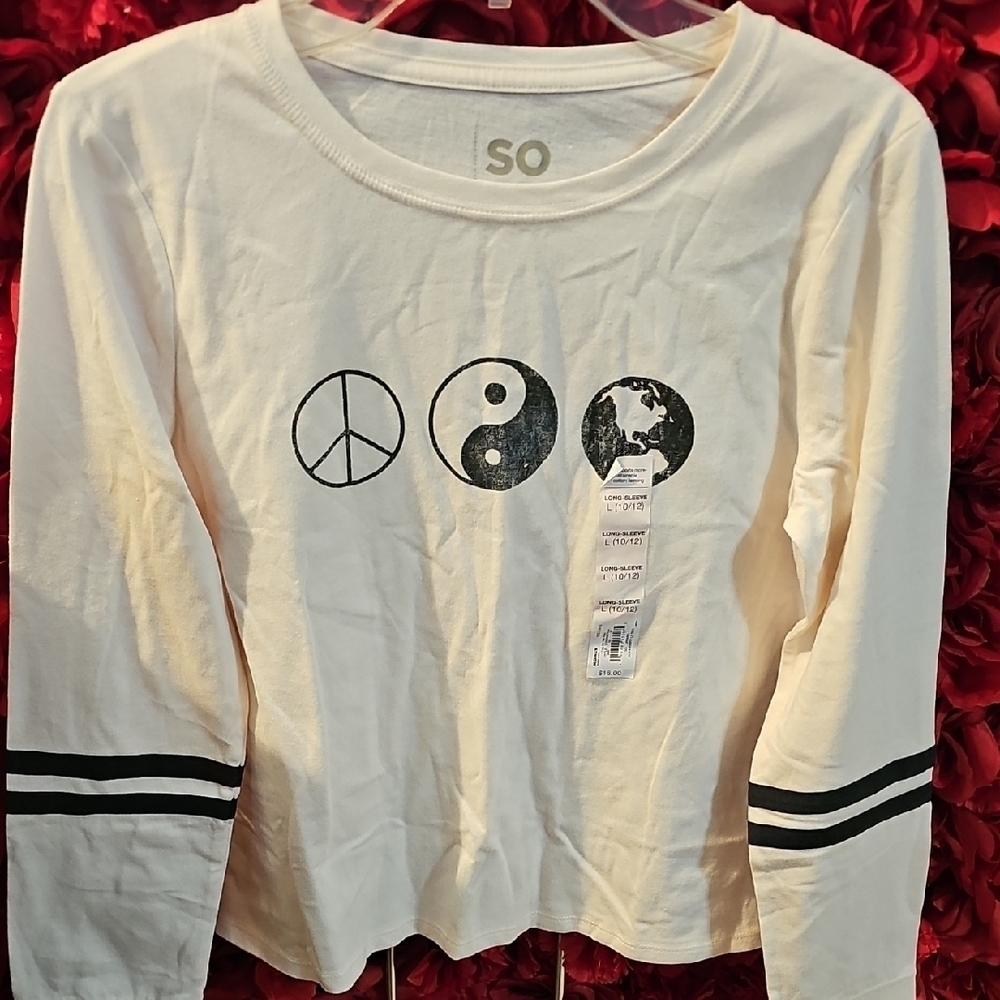 SO Kids Cream Graphic Long Sleeve Shirt With Black Detail Size Large 10/12